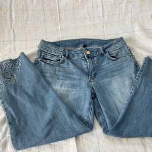 WHBM denim “The Straight” cropped with laser cut detail hem sz 8S